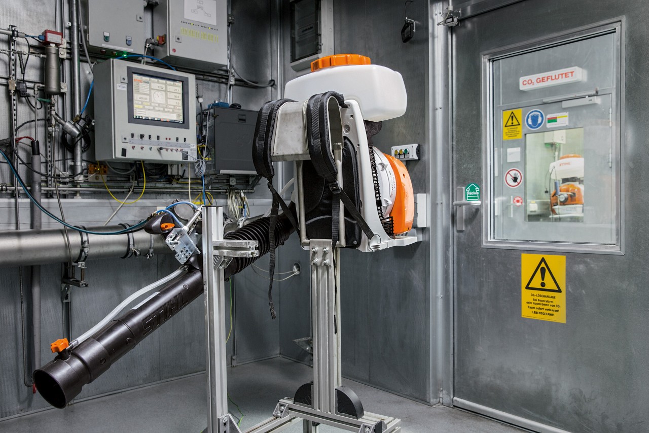 Verificarea valorii CO2 a unui utilaj STIHL în curs de dezvoltare 
