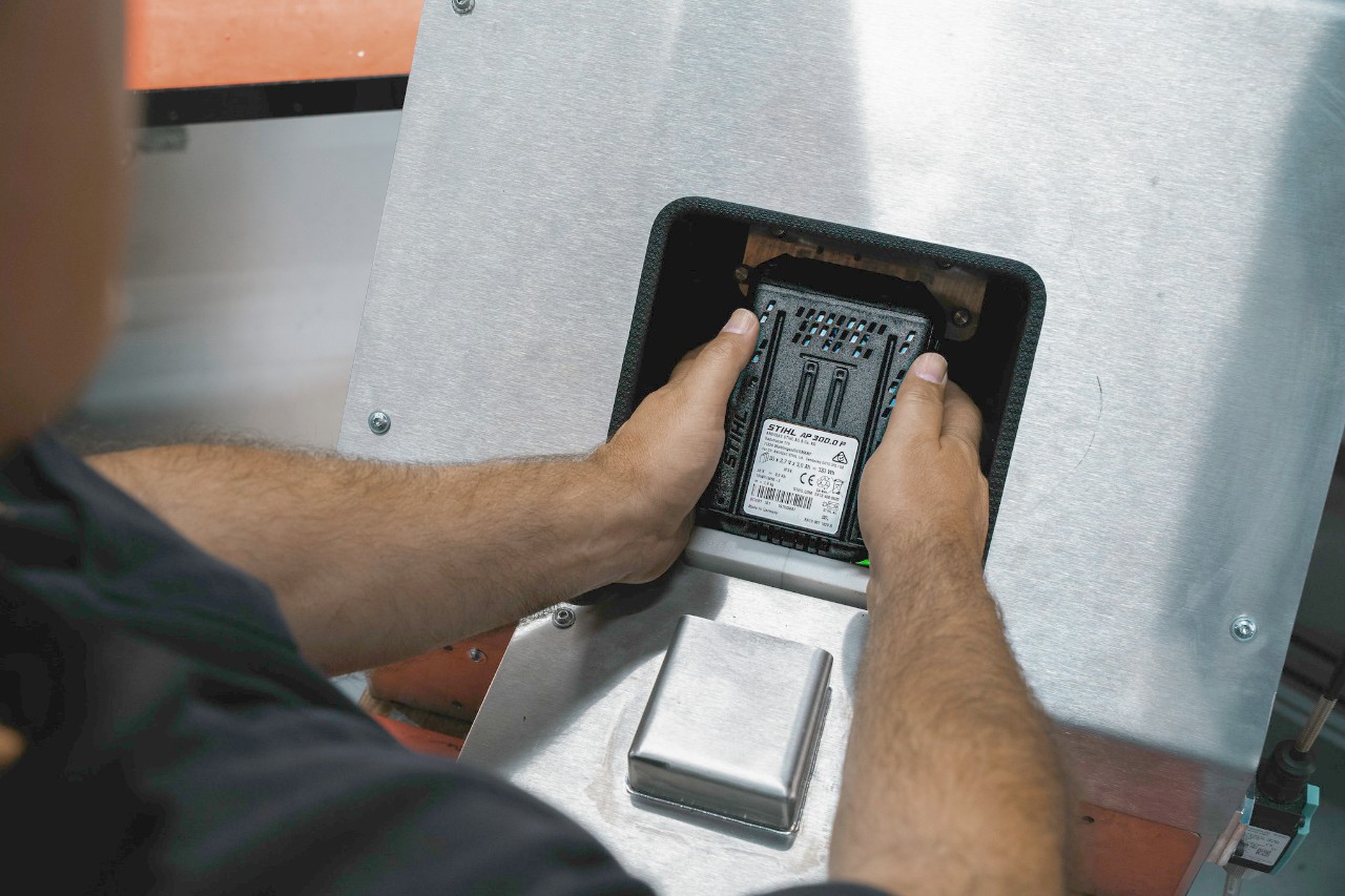 După asamblare, se efectuează o verificare completă a calității pentru a se asigura că produsul este impecabil.