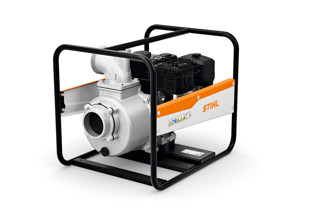 Pompă de apă STIHL WP 900 pe fundal alb